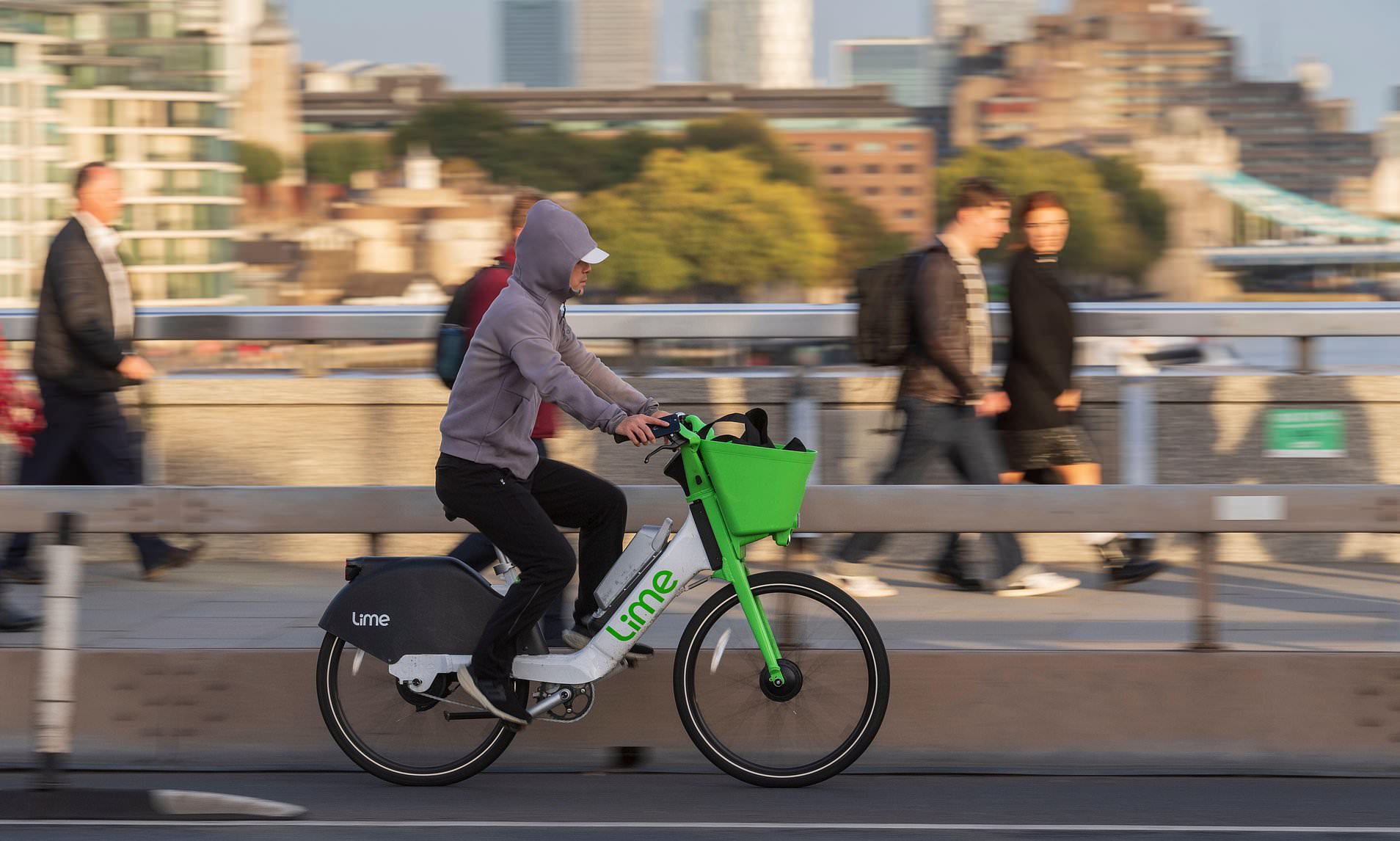 Cabbies Rage: Bike Hire Sparks Cyclist Green Light Debate
