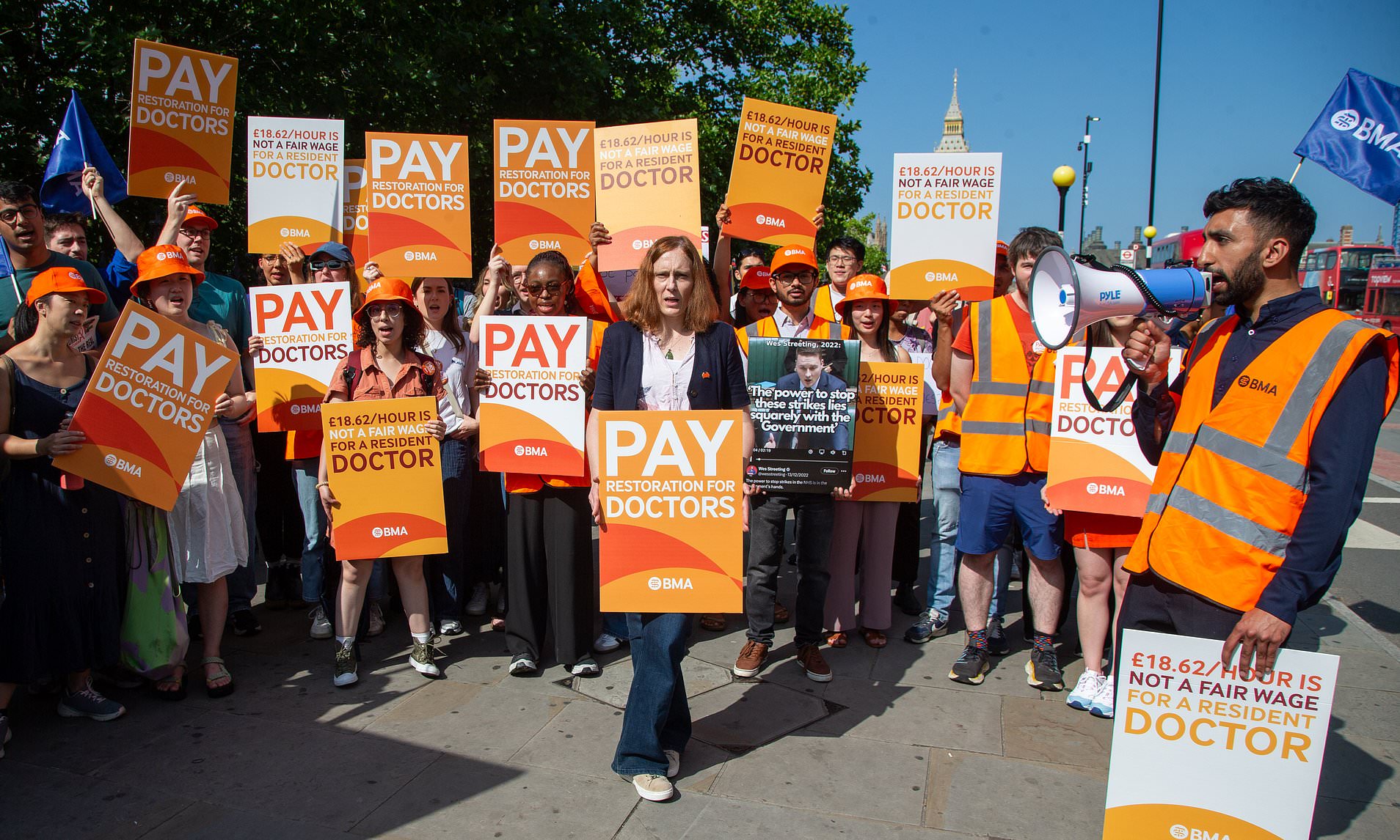 15K Public Staff Paid to Unionize, Plot Strikes
