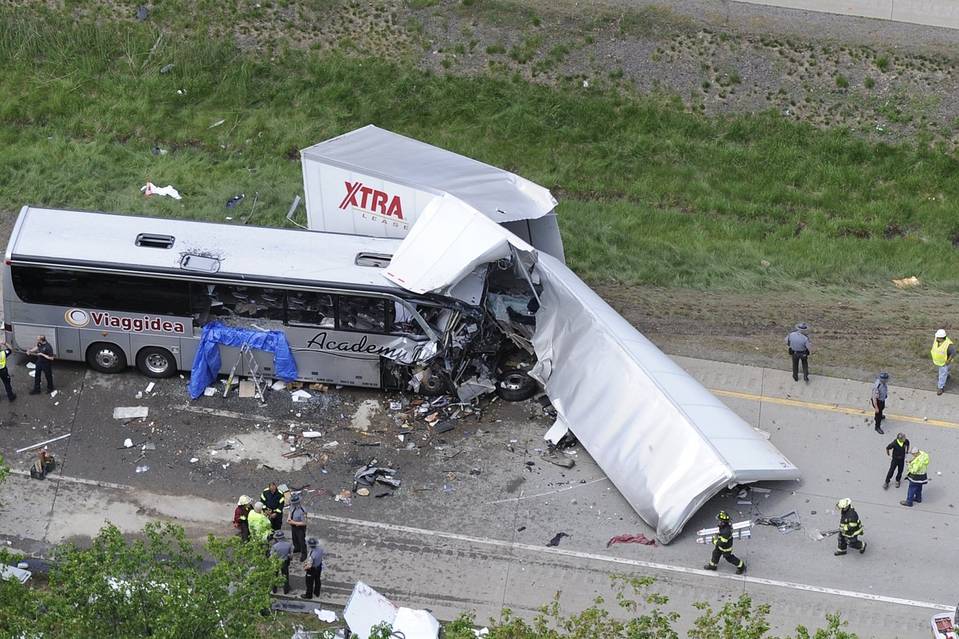 Rangpur Crash: 3 Dead, 14 Hurt in Bus-Truck Collision