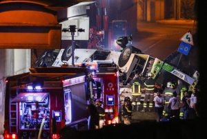 bus-crash-scene-in-venice.jpg