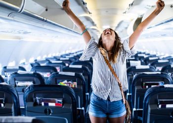 Qantas Sees Opportunity as Air New Zealand Struggles