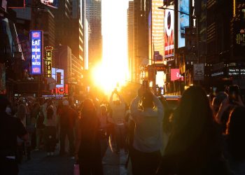 Times Square Stunned by Manhattanhenge Spectacle
